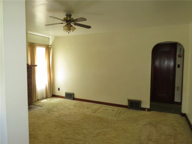 225 N Main St, Houston, PA 15342