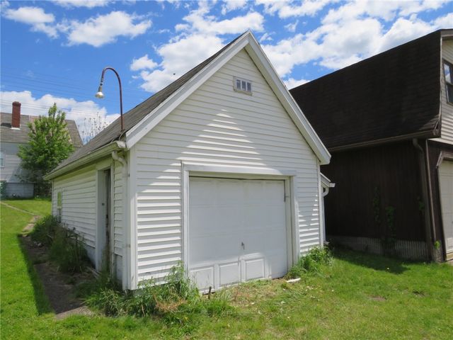225 N Main St, Houston, PA 15342