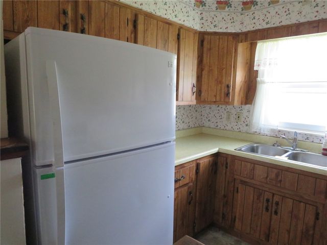225 N Main St, Houston, PA 15342