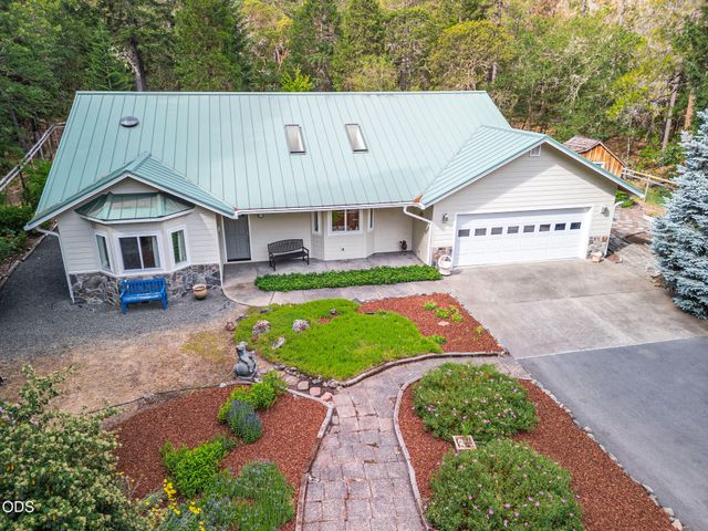 509 Carter Drive, Grants Pass, OR 97526