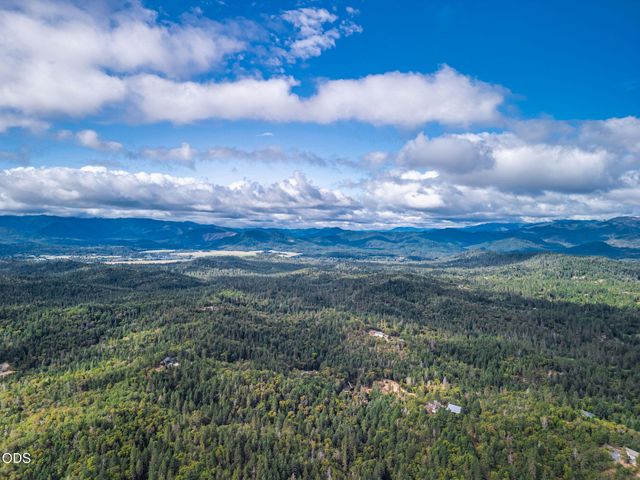 509 Carter Drive, Grants Pass, OR 97526