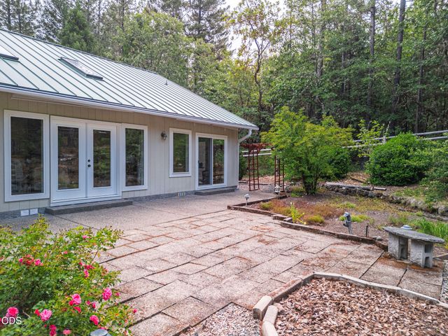 509 Carter Drive, Grants Pass, OR 97526
