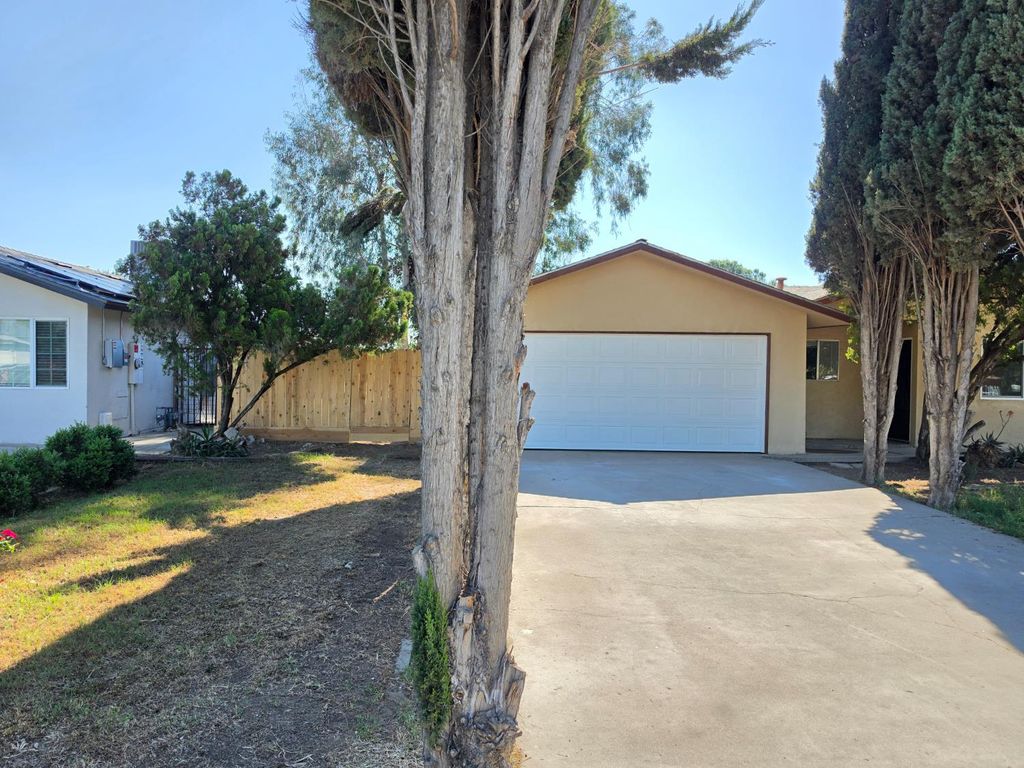 Image 13 of property listing at 1324 Hume Drive, Sanger, CA 93657