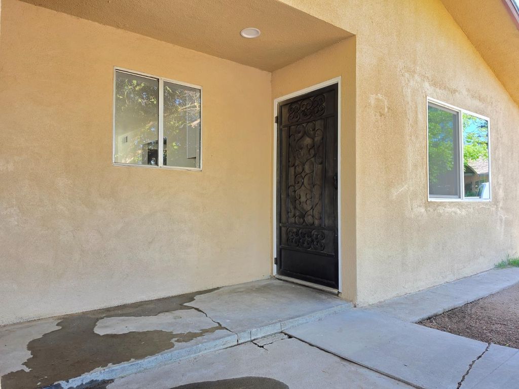 Image 2 of property listing at 1324 Hume Drive, Sanger, CA 93657