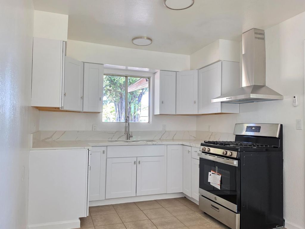 Image 4 of property listing at 1324 Hume Drive, Sanger, CA 93657