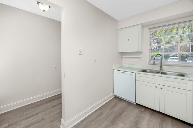 14424 REUTER STRASSE CIRCLE 104, Tampa, FL 33613