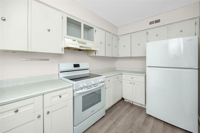 14424 REUTER STRASSE CIRCLE 104, Tampa, FL 33613