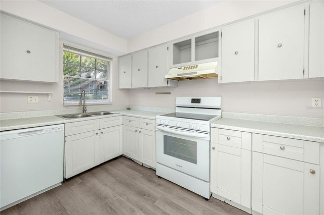 14424 REUTER STRASSE CIRCLE 104, Tampa, FL 33613