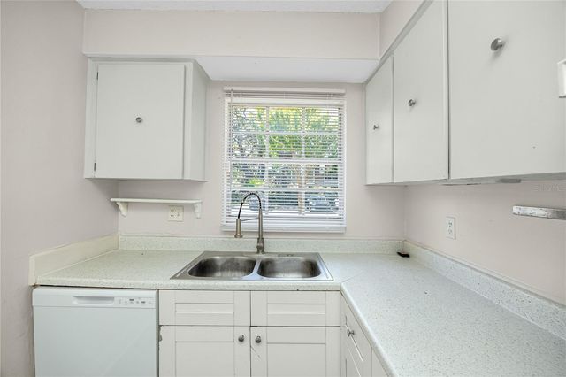 14424 REUTER STRASSE CIRCLE 104, Tampa, FL 33613
