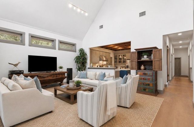 745 Lookout Drive, Lakehills, TX 78063