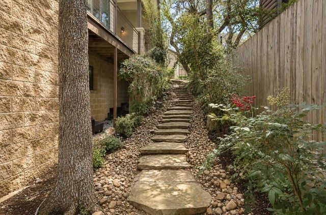745 Lookout Drive, Lakehills, TX 78063