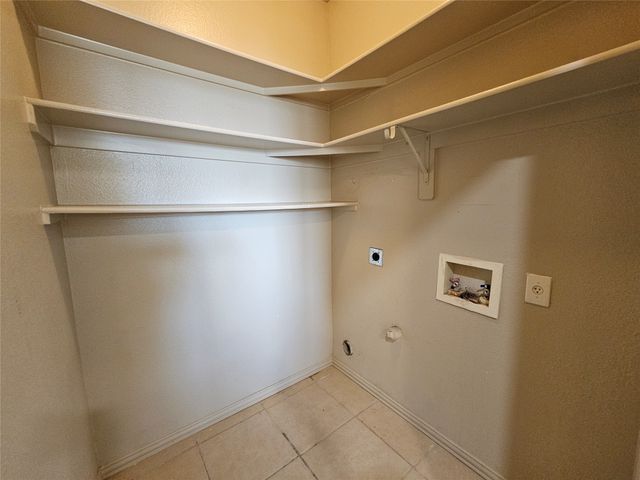 393 Ivan Drive, Lewisville, TX 75067