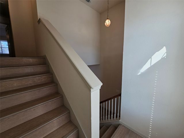 393 Ivan Drive, Lewisville, TX 75067