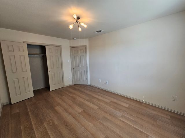 393 Ivan Drive, Lewisville, TX 75067