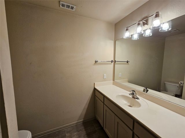 393 Ivan Drive, Lewisville, TX 75067