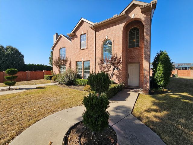 393 Ivan Drive, Lewisville, TX 75067