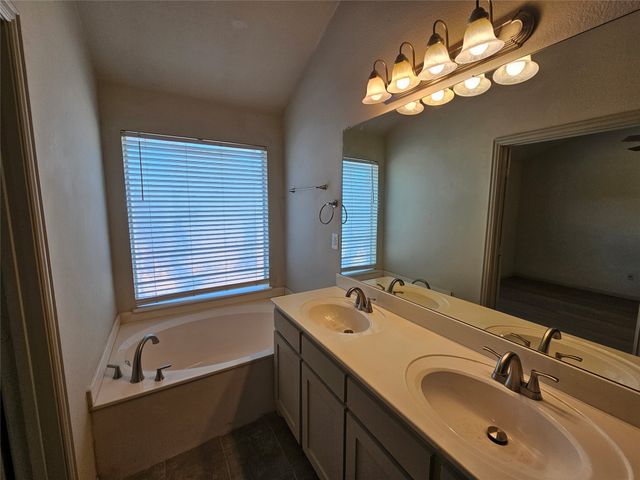 393 Ivan Drive, Lewisville, TX 75067