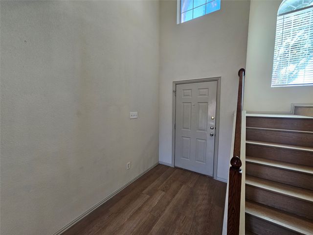 393 Ivan Drive, Lewisville, TX 75067