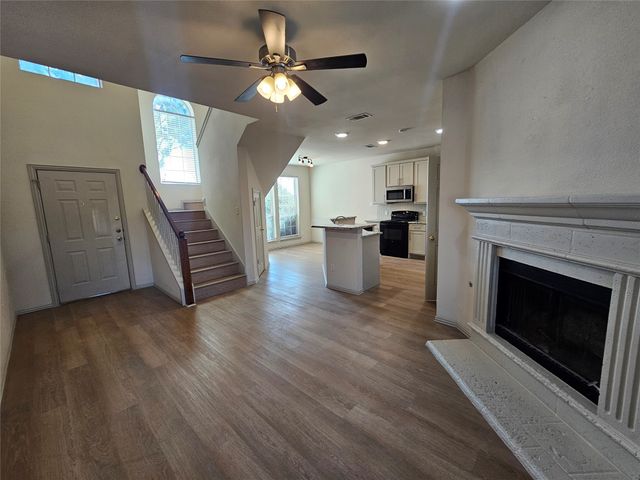 393 Ivan Drive, Lewisville, TX 75067