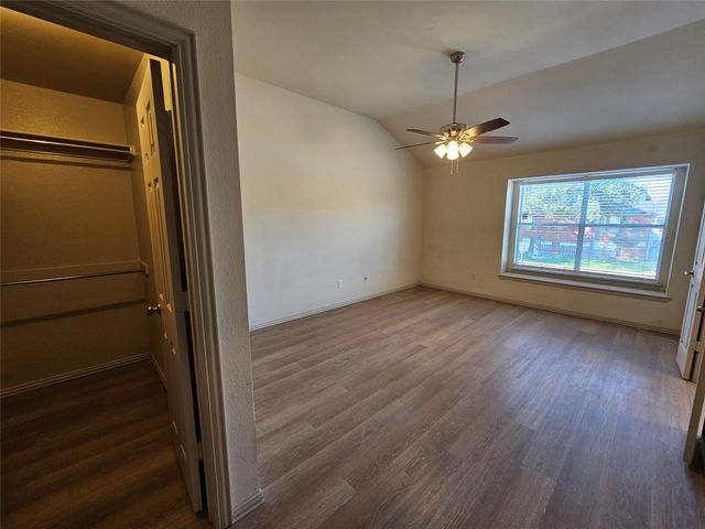 393 Ivan Drive, Lewisville, TX 75067