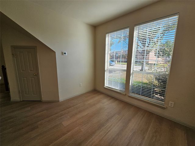 393 Ivan Drive, Lewisville, TX 75067