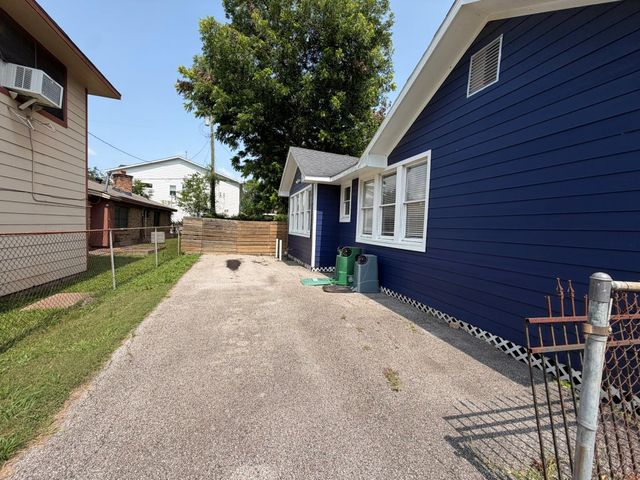 9405 Ashville Drive, Houston, TX 77051
