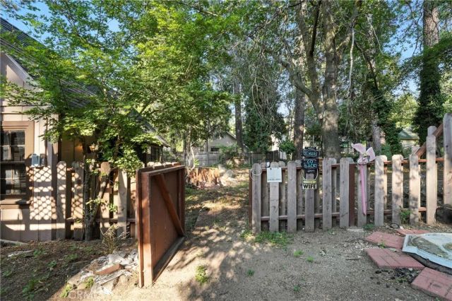 373 Redwood Lane, Crestline, CA 92325