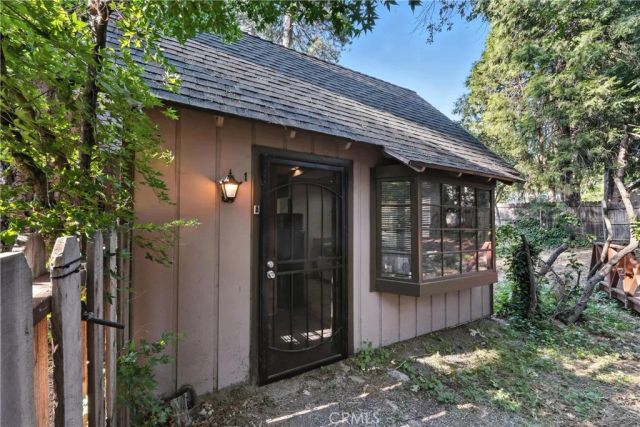 373 Redwood Lane, Crestline, CA 92325