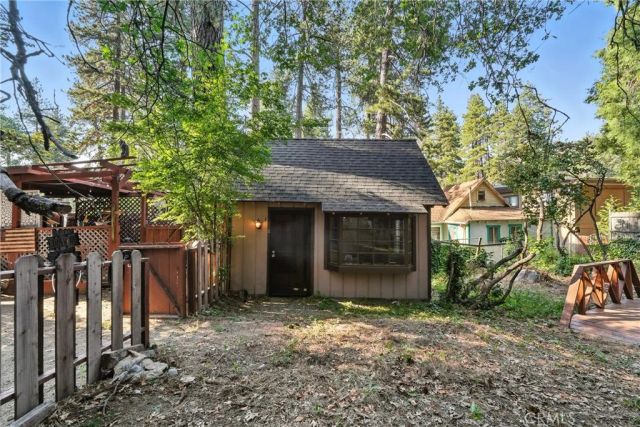 373 Redwood Lane, Crestline, CA 92325