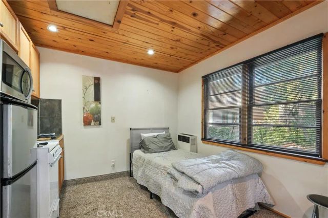 373 Redwood Lane, Crestline, CA 92325