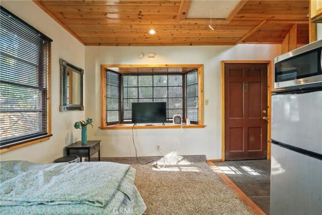 373 Redwood Lane, Crestline, CA 92325