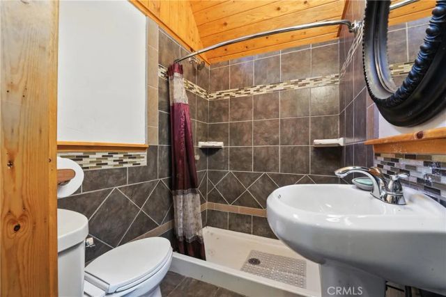 373 Redwood Lane, Crestline, CA 92325