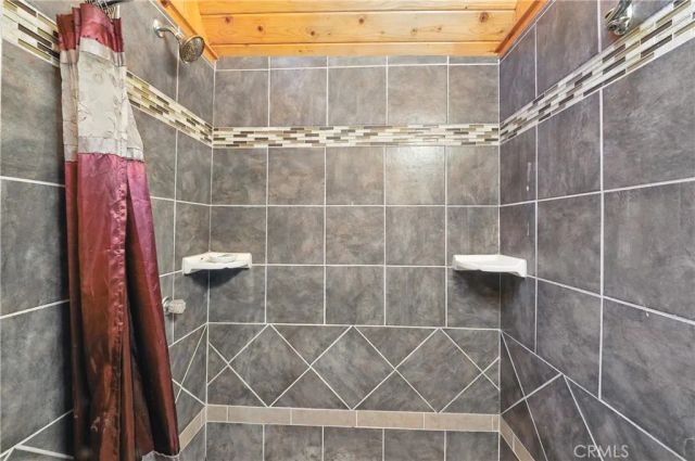 373 Redwood Lane, Crestline, CA 92325