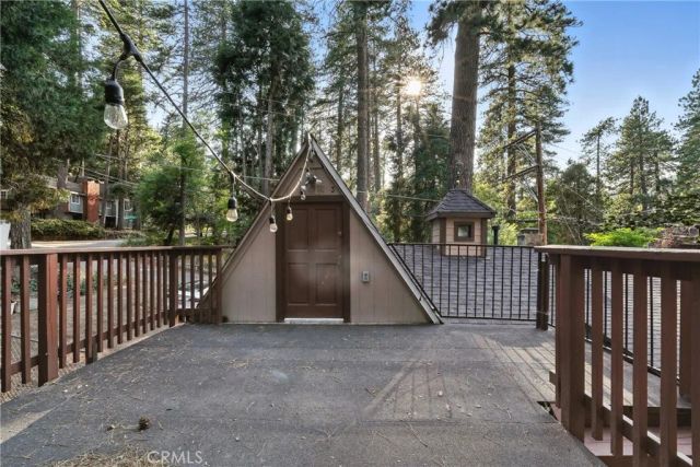 373 Redwood Lane, Crestline, CA 92325