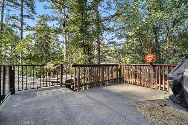 373 Redwood Lane, Crestline, CA 92325