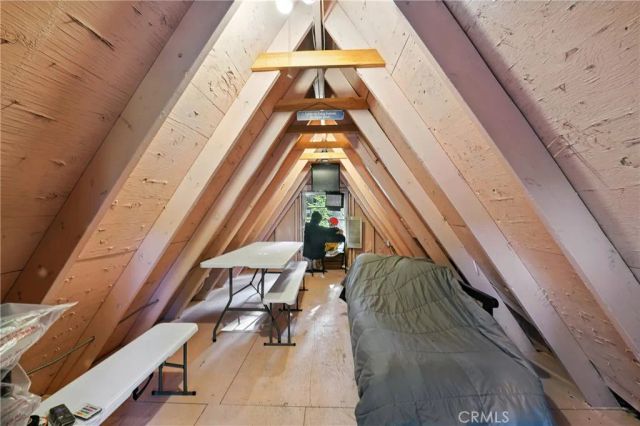 373 Redwood Lane, Crestline, CA 92325