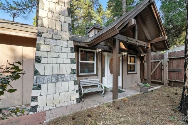 373 Redwood Lane, Crestline, CA 92325