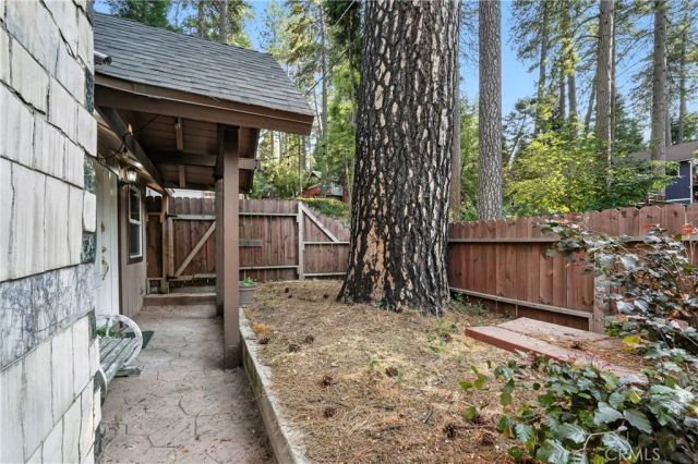 373 Redwood Lane, Crestline, CA 92325