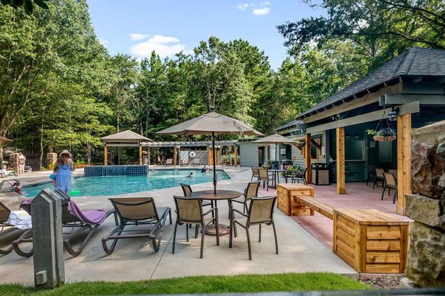 1441 Oak Creek Circle, Pine Mountain, GA 31822