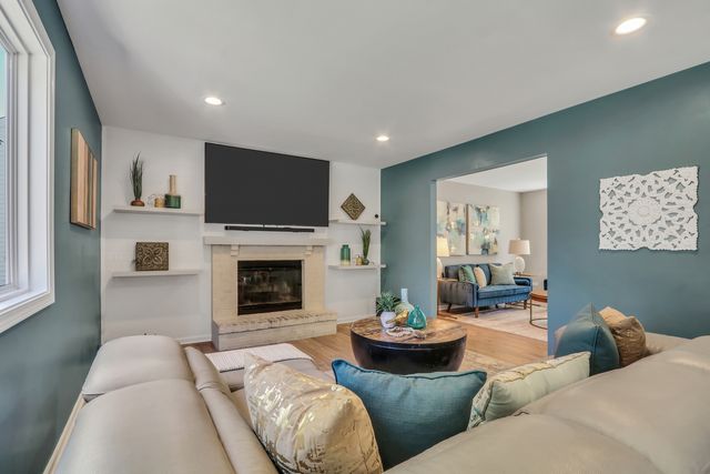 6405 Plainview Road, Gurnee, IL 60031