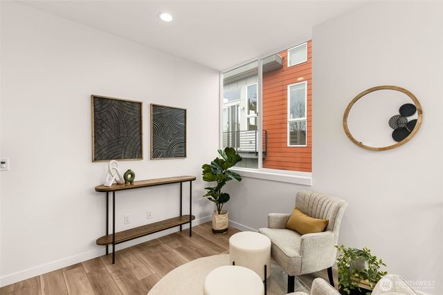 730 A Broadway E, Seattle, WA 98102