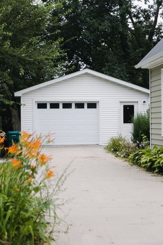 306 E Buchanan Street, Winterset, IA 50273
