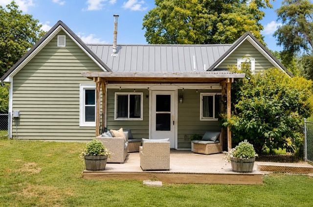 306 E Buchanan Street, Winterset, IA 50273