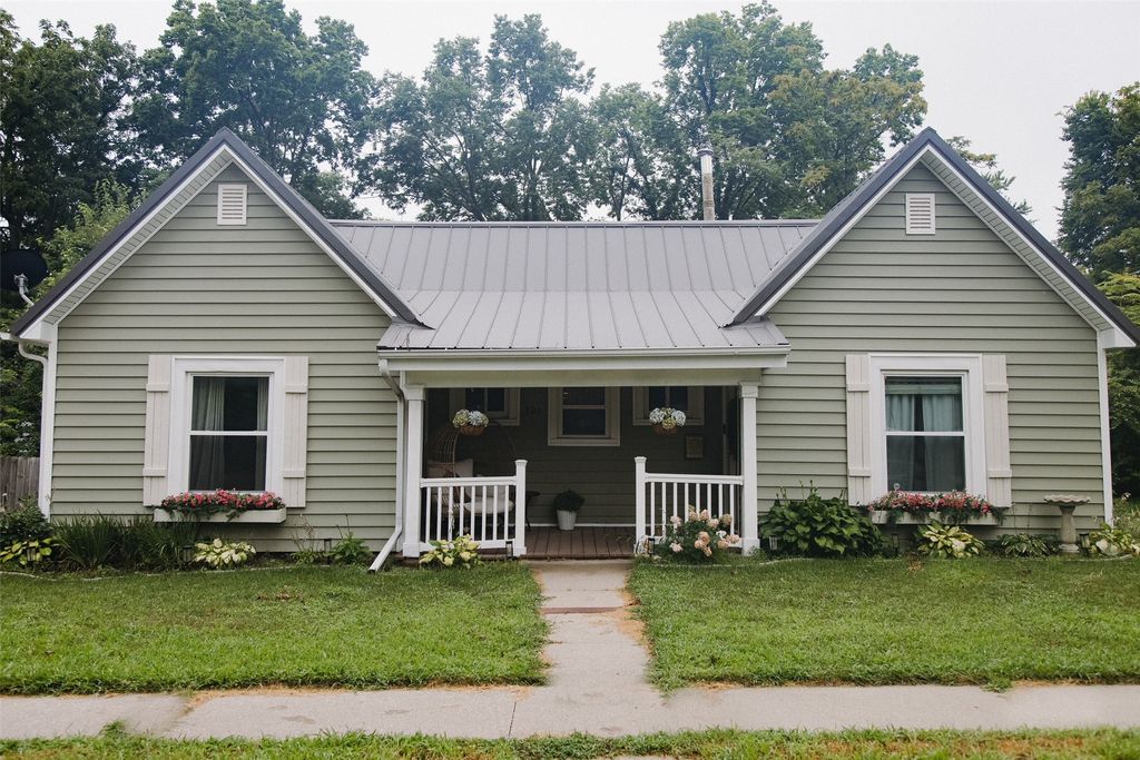 306 E Buchanan Street, Winterset, IA 50273