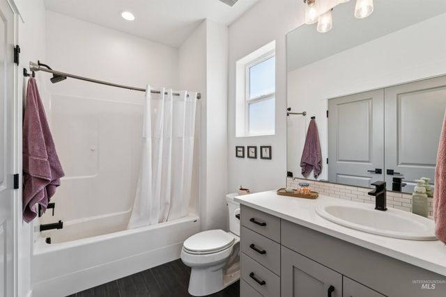 844 W Tida St, Meridian, ID 83646