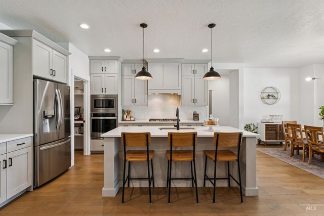 844 W Tida St, Meridian, ID 83646