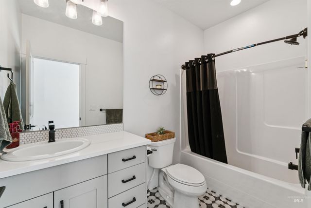 844 W Tida St, Meridian, ID 83646