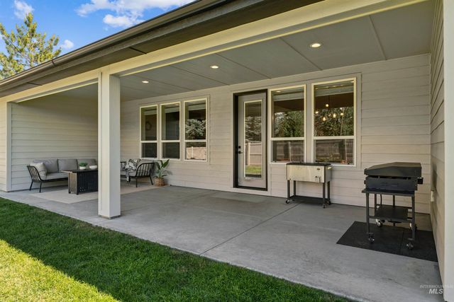 844 W Tida St, Meridian, ID 83646