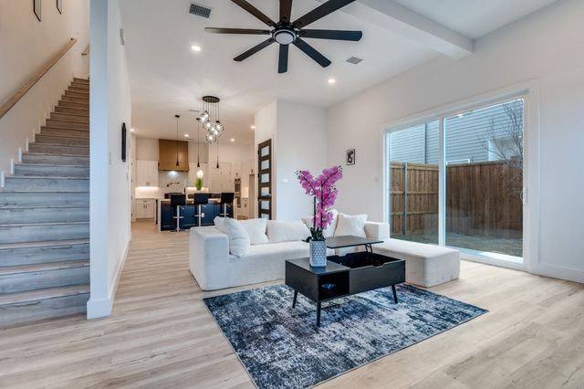 2806 Guymon Street, Dallas, TX 75212