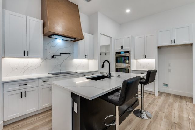 2806 Guymon Street, Dallas, TX 75212